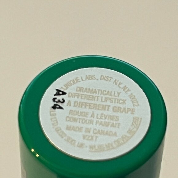 Brand new Clinique "A Different Grape" Dramatically Different Lip Color - Picture 6 of 8